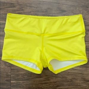 FLEO booty shorts “neon yellow”